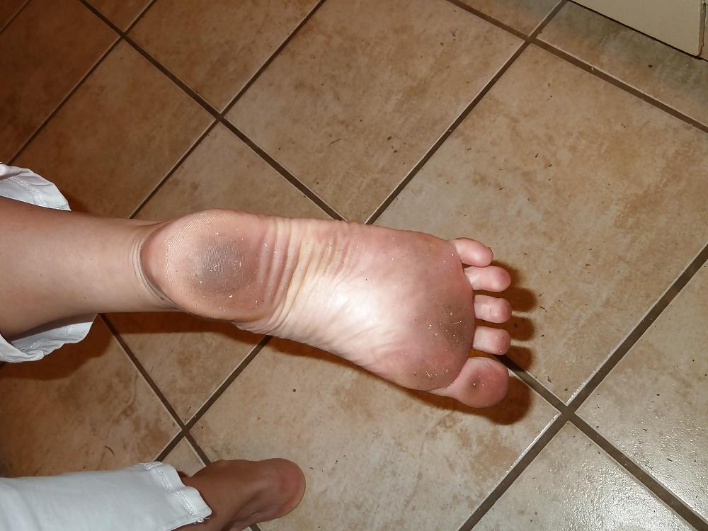 9P Babysitter dirty feet 