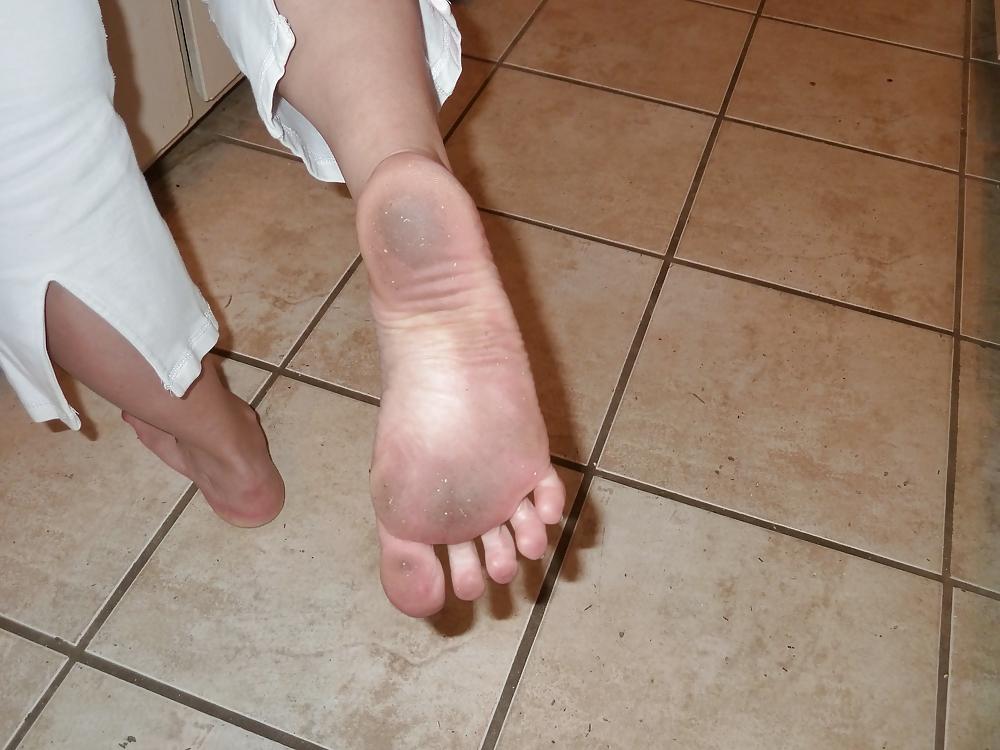 9P Babysitter dirty feet 