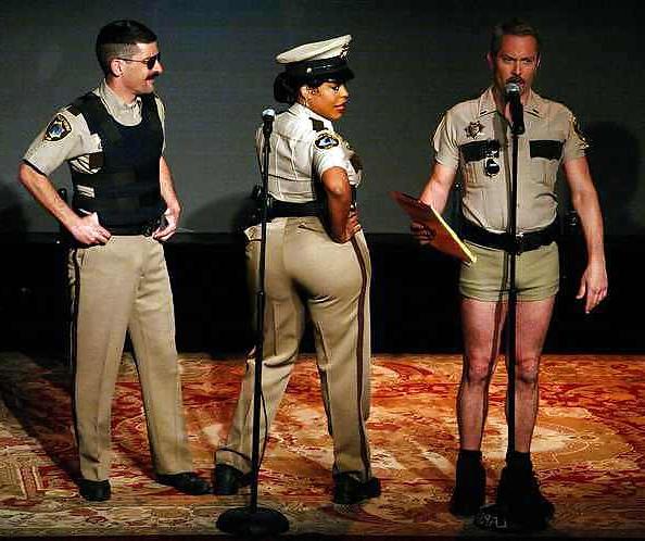 18P Niecy Nash big booty reno 911