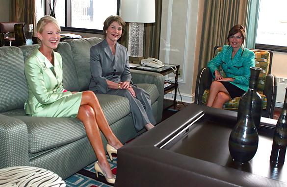 25P Mature Celebrity Legs
