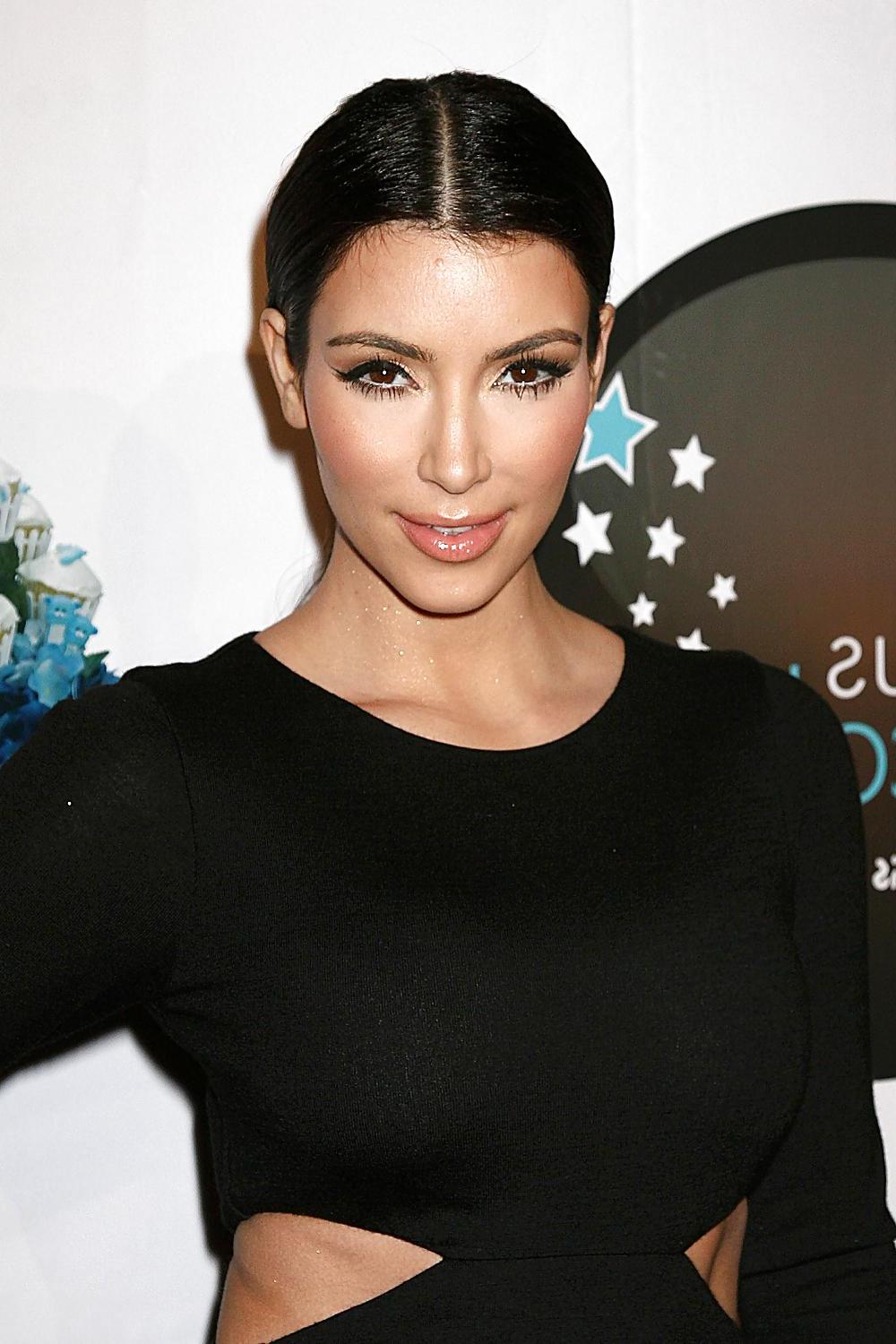 13P Kim Kardashian at Famous Cupcakes Store in Beverly Hills