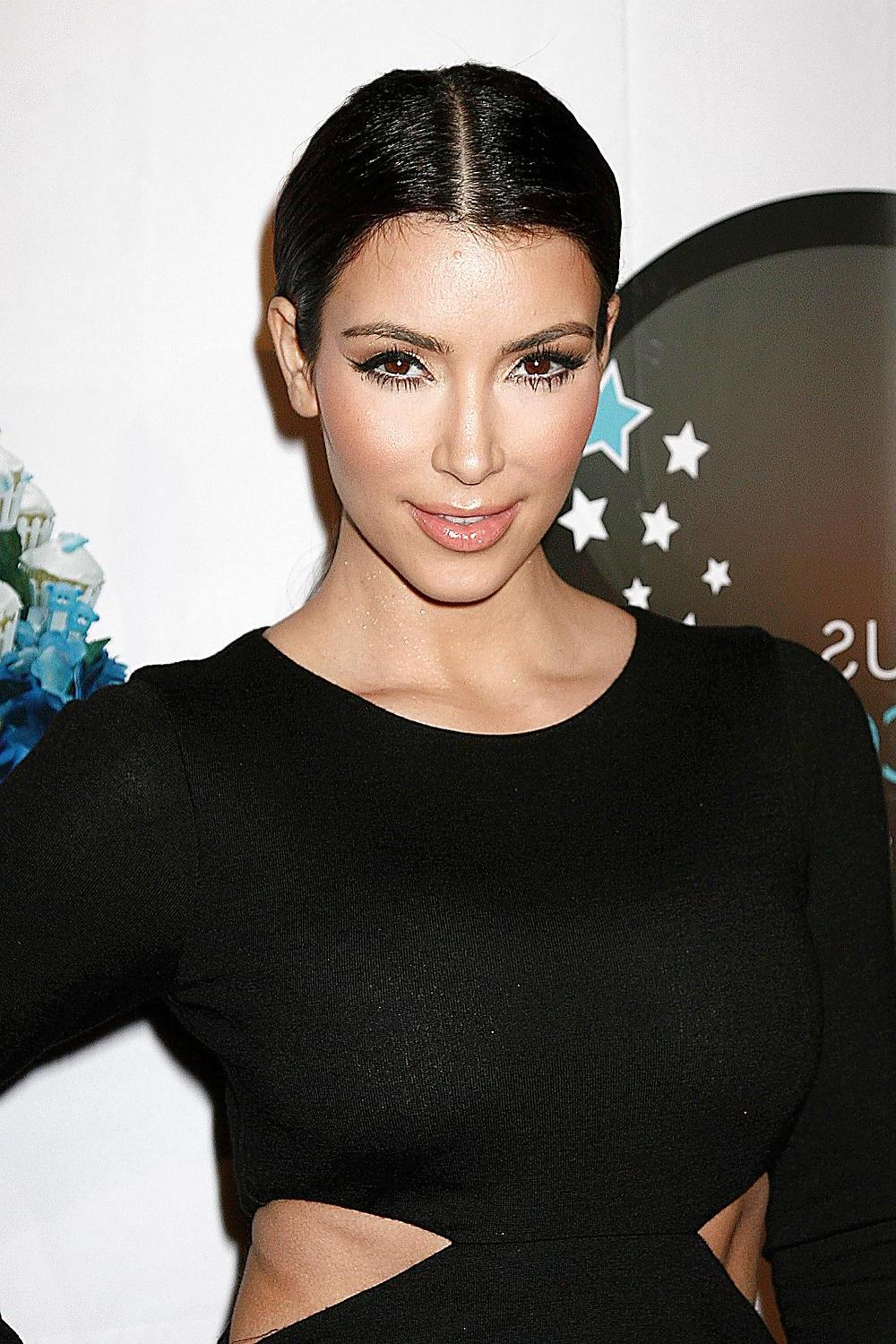 13P Kim Kardashian at Famous Cupcakes Store in Beverly Hills
