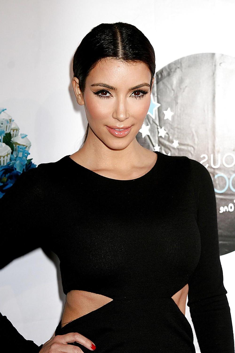 13P Kim Kardashian at Famous Cupcakes Store in Beverly Hills