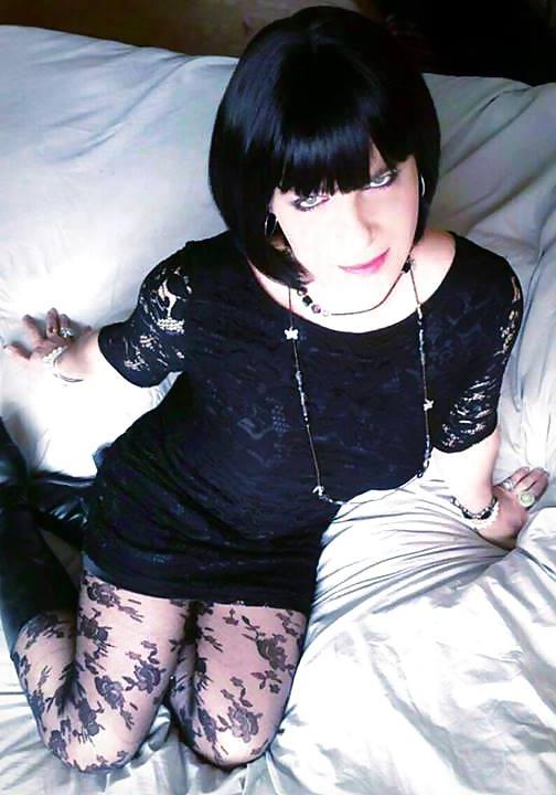 25P Young Crossdresser