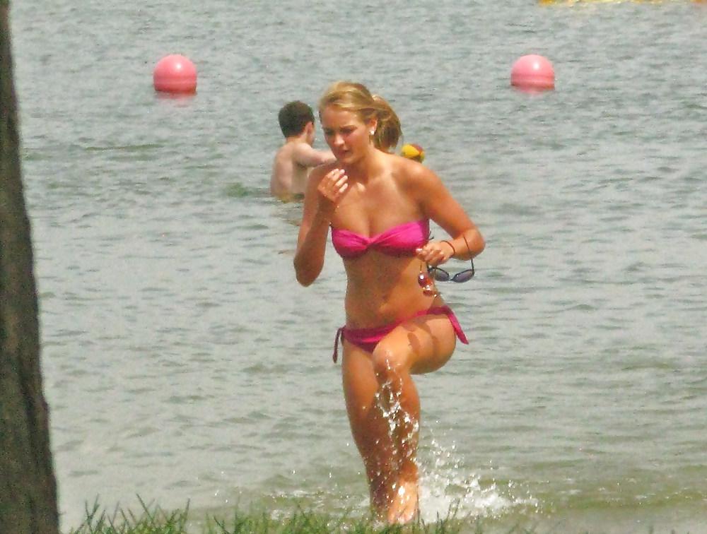 10P Like to Spy at the beach
