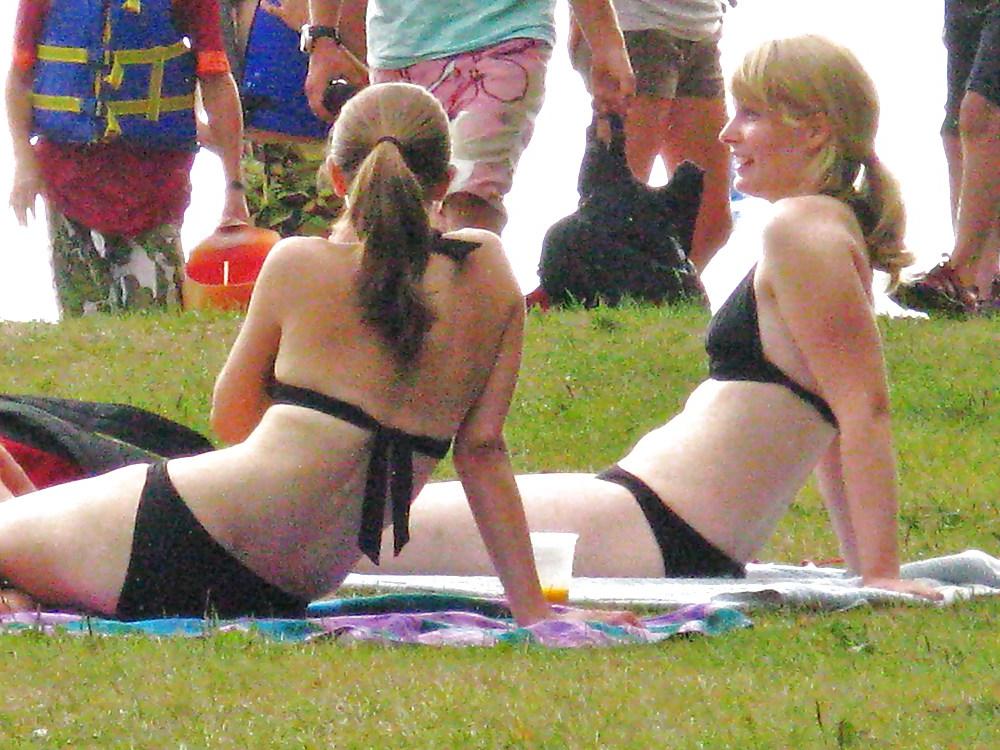 10P Like to Spy at the beach