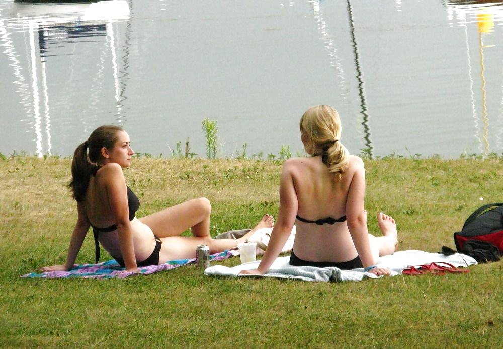 10P Like to Spy at the beach