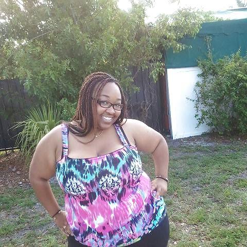 7P Chick i met at corner store thick ass