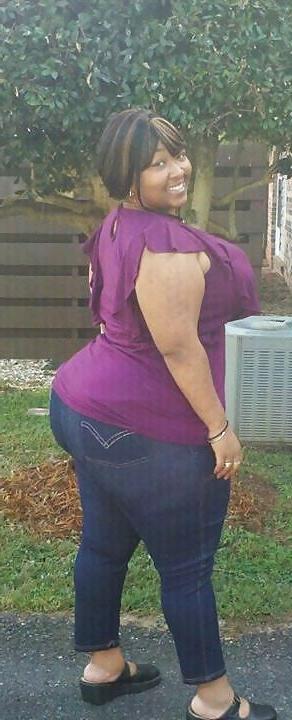 7P Chick i met at corner store thick ass