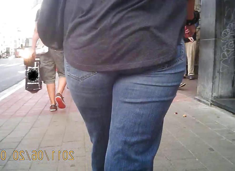 11P White Milf Street Ass