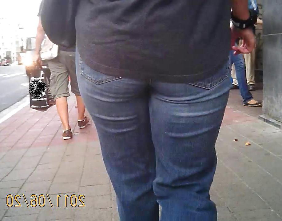 11P White Milf Street Ass
