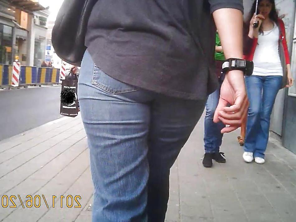 11P White Milf Street Ass