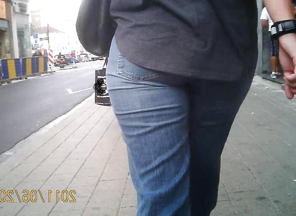 11P White Milf Street Ass