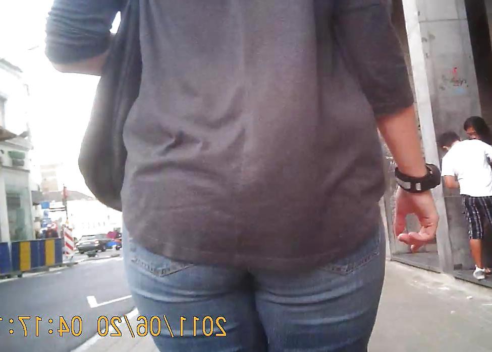 11P White Milf Street Ass