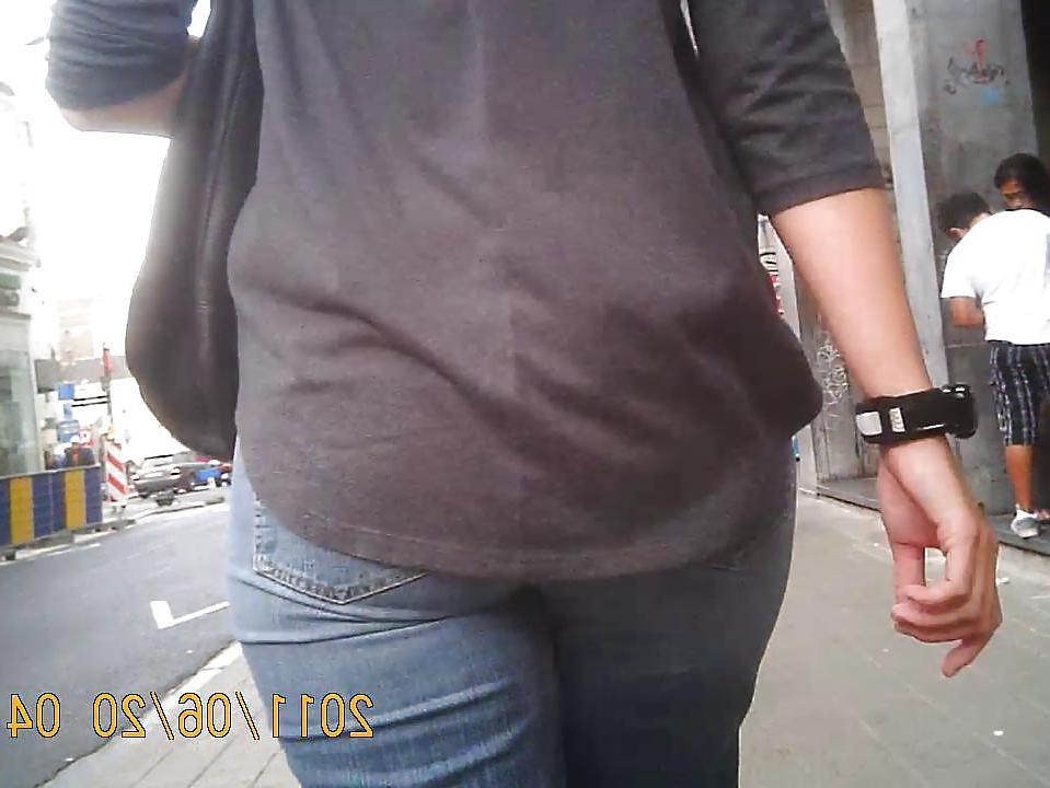 11P White Milf Street Ass