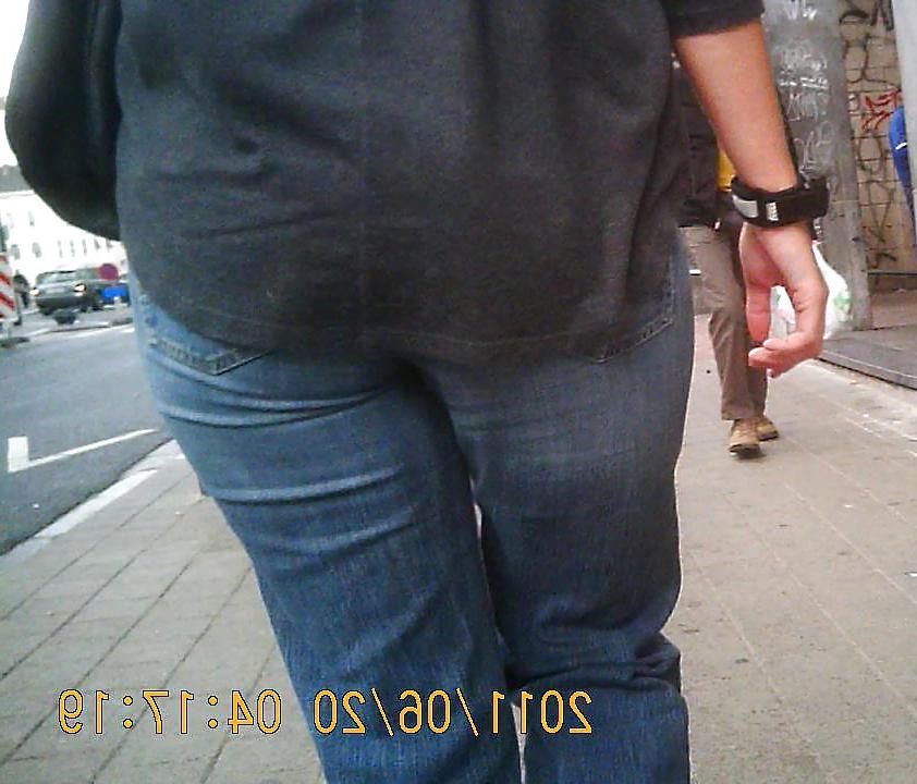 11P White Milf Street Ass