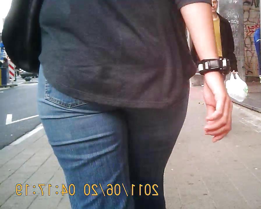 11P White Milf Street Ass