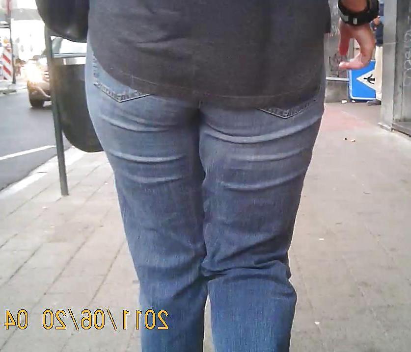 11P White Milf Street Ass