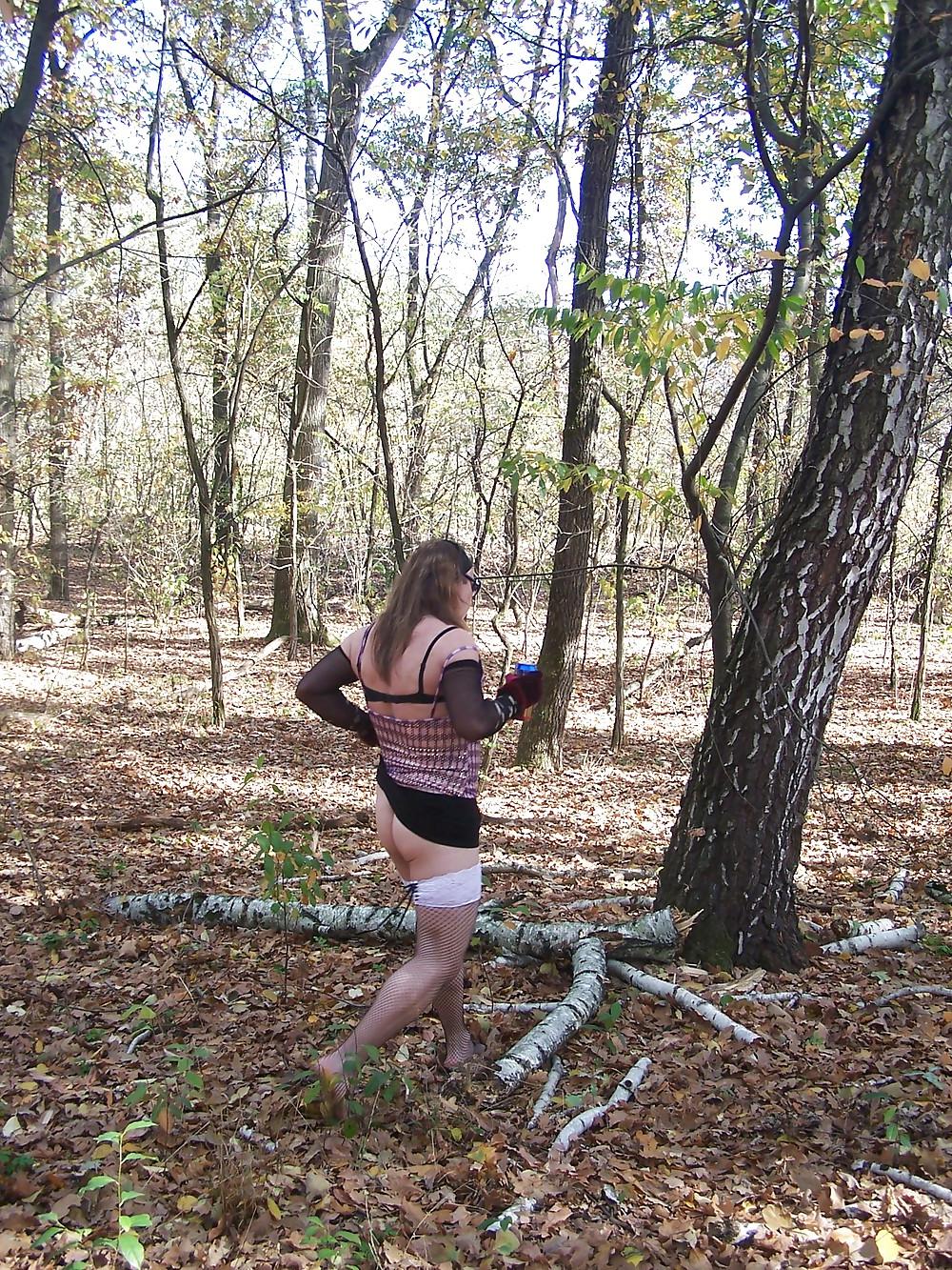 20P Kornelia crossdresser in the forest