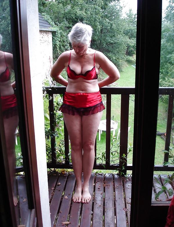 4P Posing  in the balcony