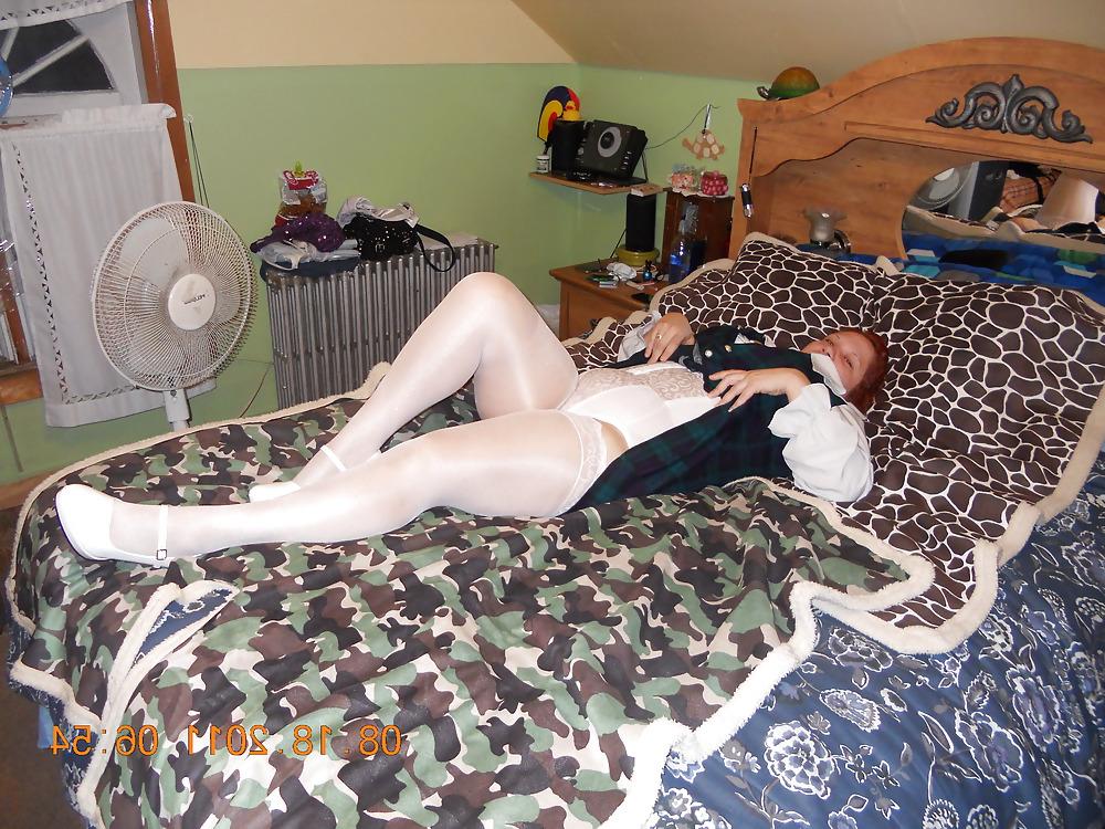 25P White stockings