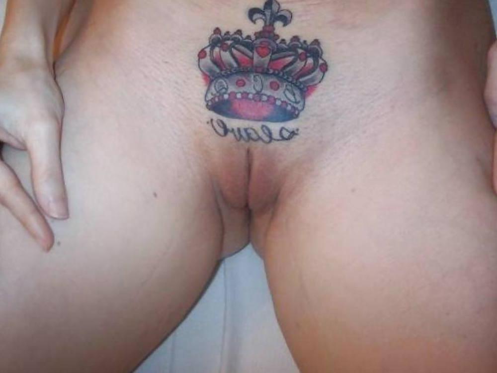 25P Weird tattooed and pierced pussies