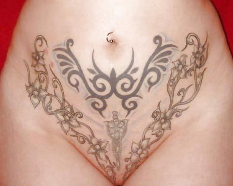 25P Weird tattooed and pierced pussies