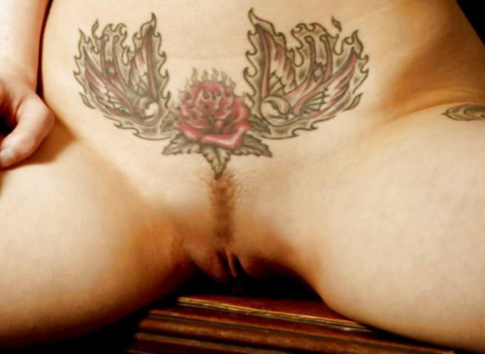 25P Weird tattooed and pierced pussies