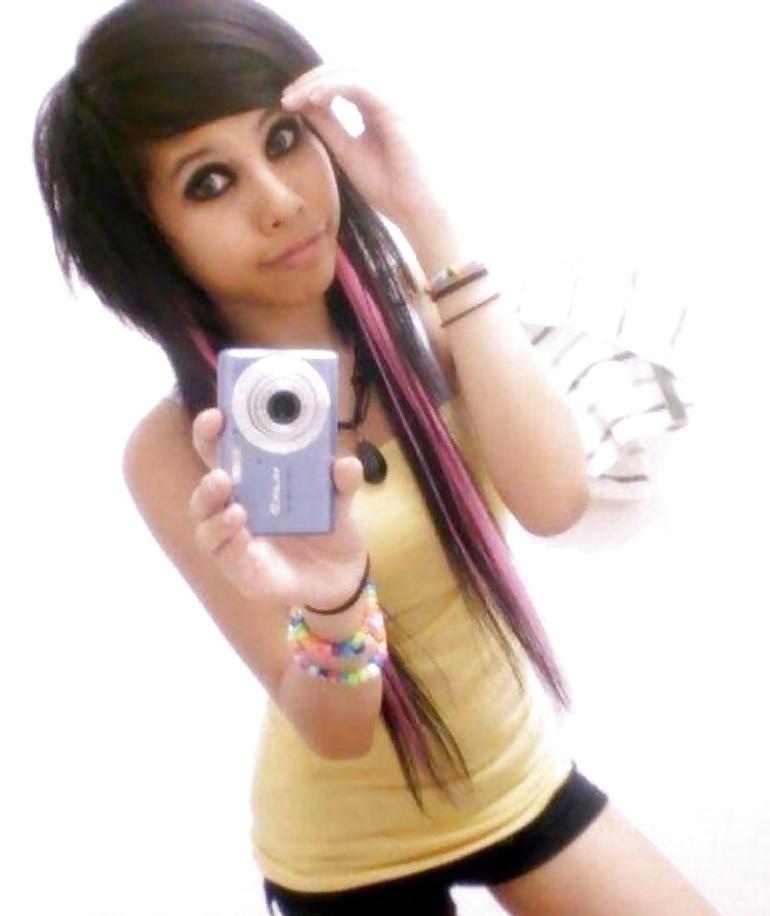 25P Some Amateur Emo Girls pics