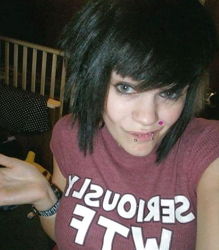 25P Some Amateur Emo Girls pics