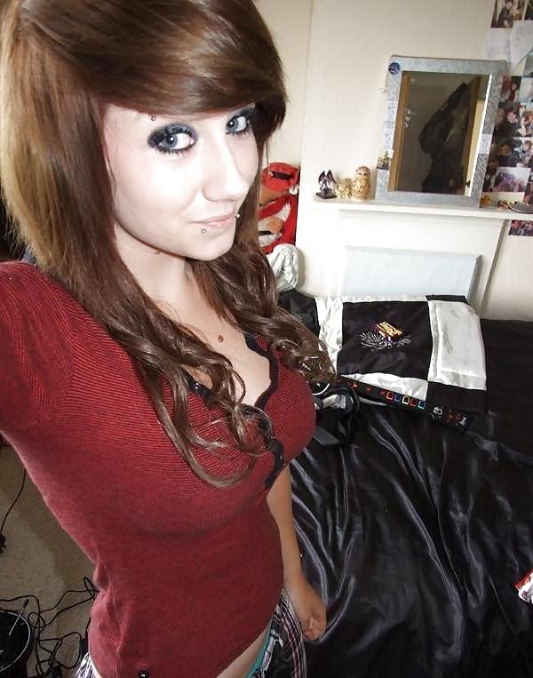 25P Some Amateur Emo Girls pics