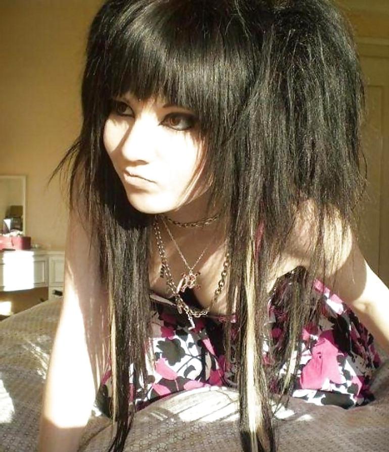 25P Some Amateur Emo Girls pics