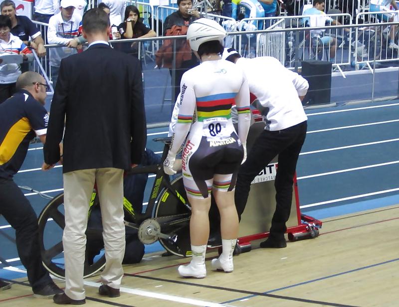 25P Anna Meares (amazing booty)