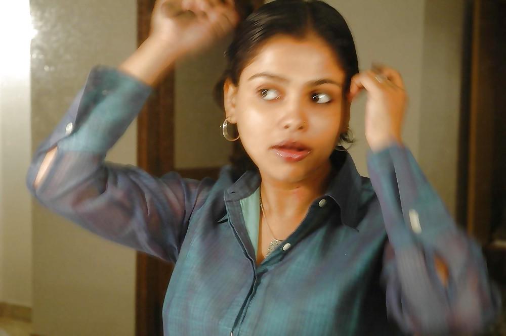 25P Cute Desi Young Wife's Huge Boobs,Juicy Pussy
