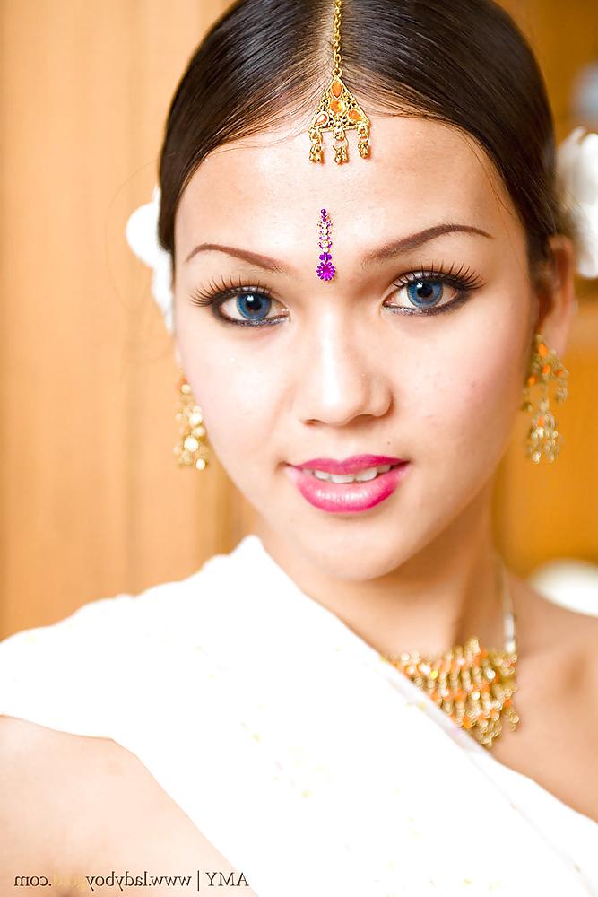 25P Thai ladyboy Amy