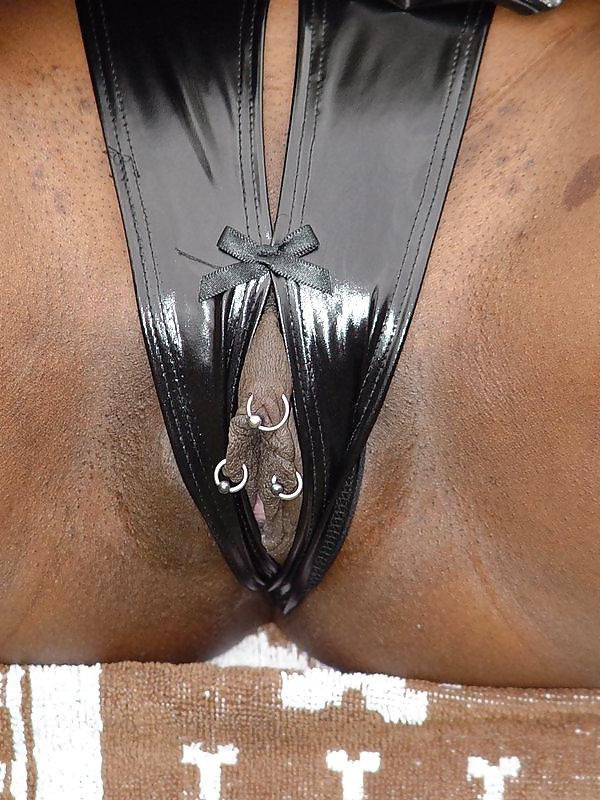 18P Girls with piercing 06