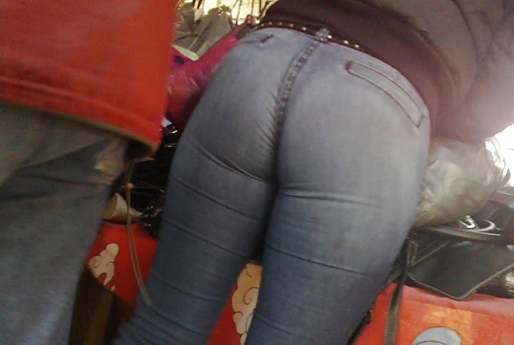 21P Amateur Ass on the Street 