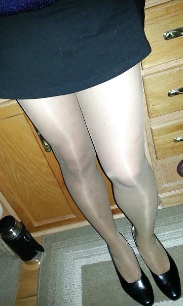 10P Crossdresser showing off my mellow legs & ass.CD gal whore!!