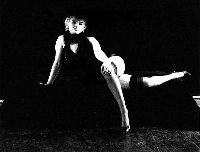 20P Marilyn Monroe in black stockings