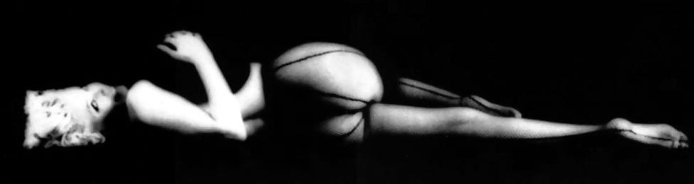 20P Marilyn Monroe in black stockings