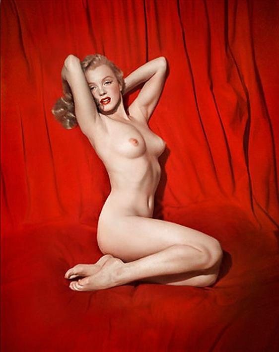 20P Marilyn Monroe in black stockings