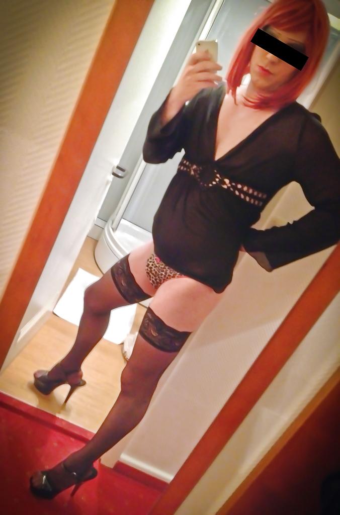 17P Crossdresser iPhone Selfies