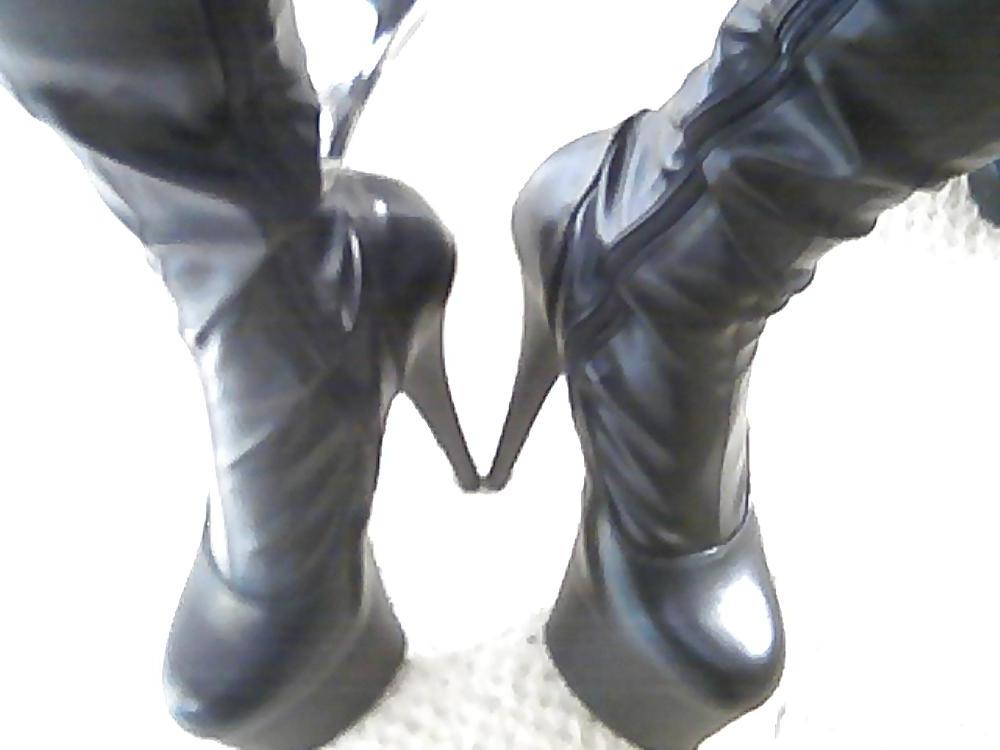 25P Boots