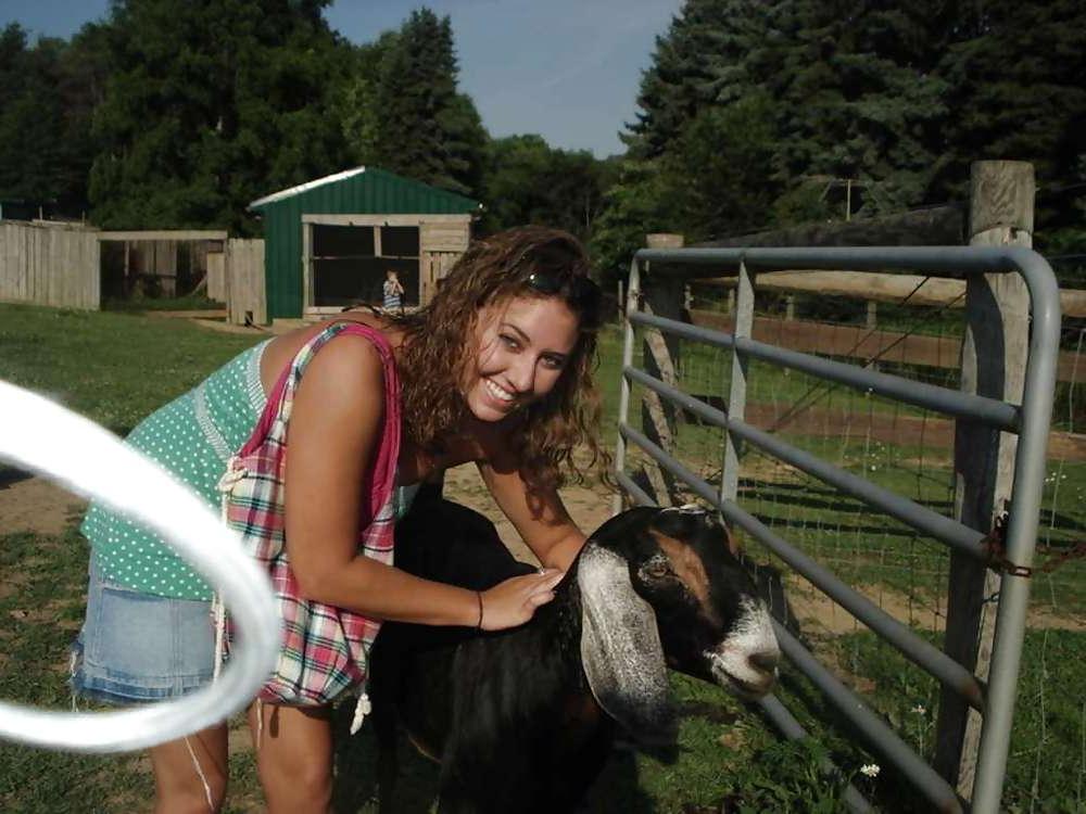 25P Her Homemade Pics : Brunette Cutie