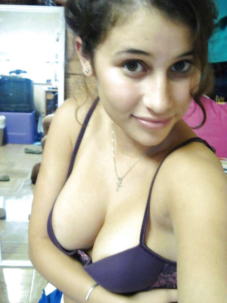 25P Her Homemade Pics : Brunette Cutie