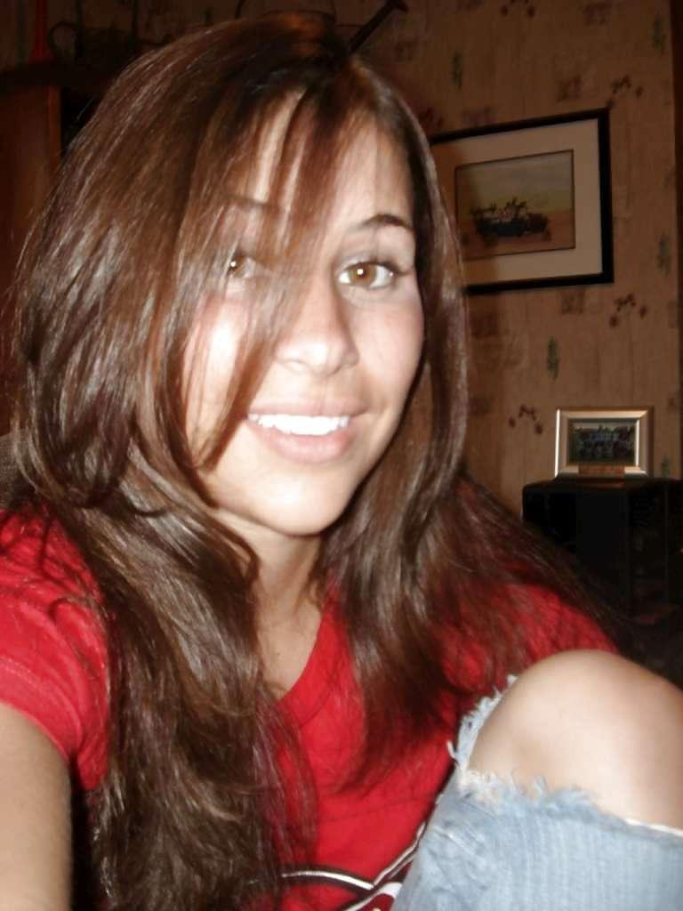 25P Her Homemade Pics : Brunette Cutie