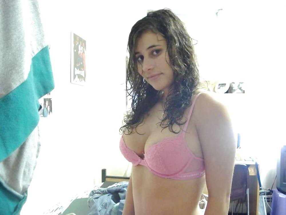 25P Her Homemade Pics : Brunette Cutie