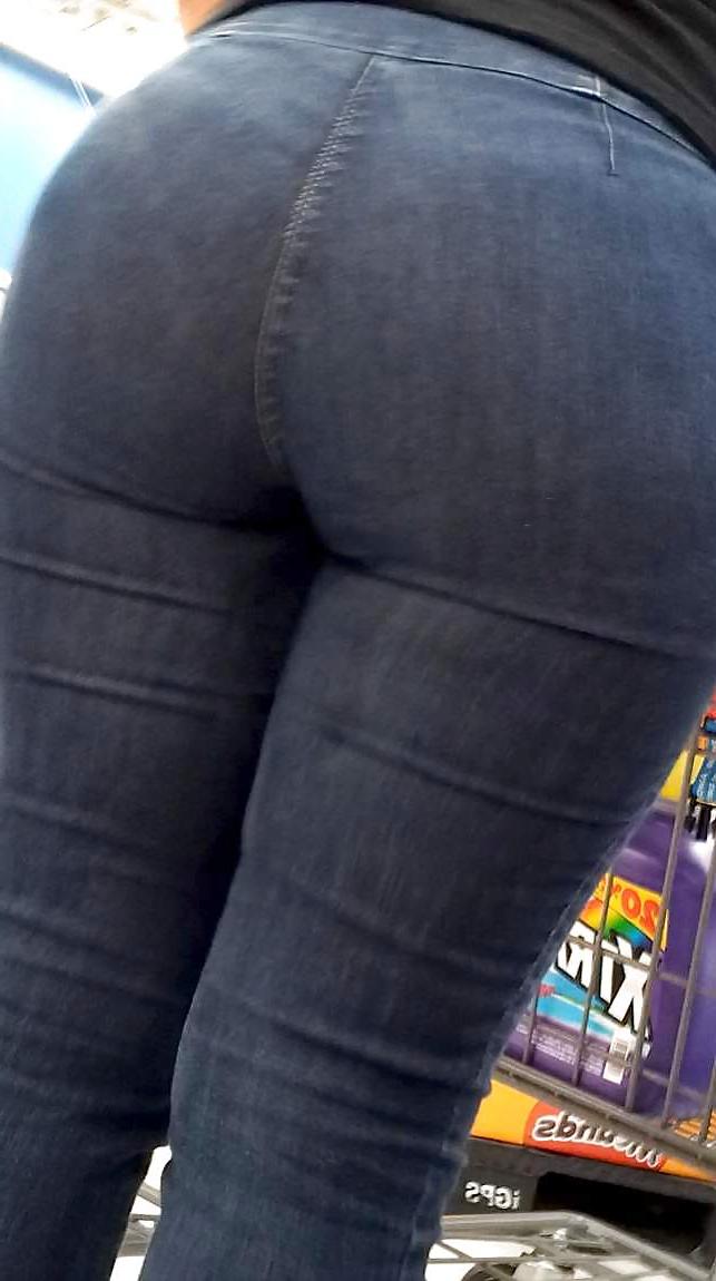 5P Latina Milf thin waist Nice fat BOOTY in jeans shopping! 