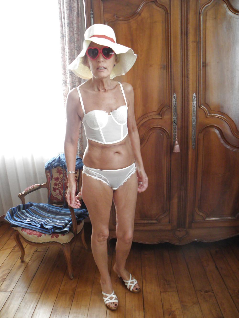 13P Erotic Mature