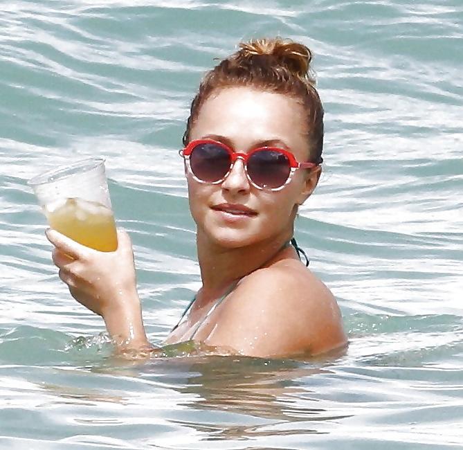 25P Hayden Panettiere mega collection 6